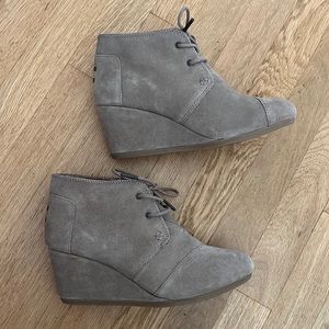 TOMS taupe suede lace up Kala wedges 8.5